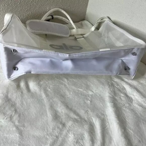 ALO YOGA Sheer Duffle Bag White - Picture 8 of 8
